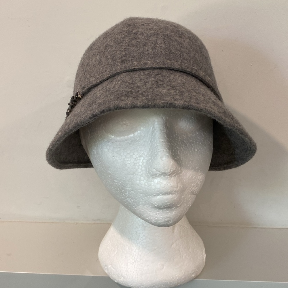 Holt Renfrew Grey Wool Cloche Hat with Black Beads Made in Italy - Picture 2 of 14